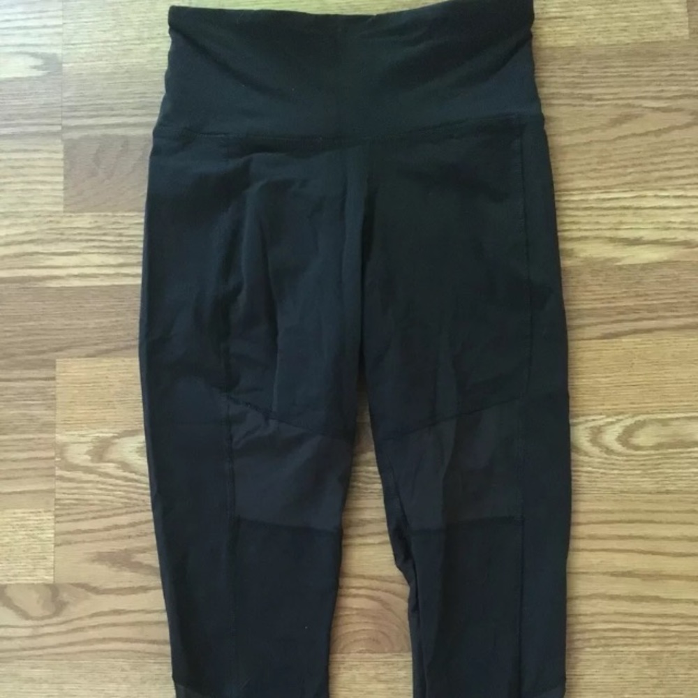 Reebok mesh capris size small